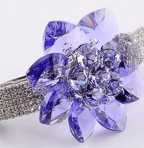 流行美小发夹 点亮秀发，诠释精致之美